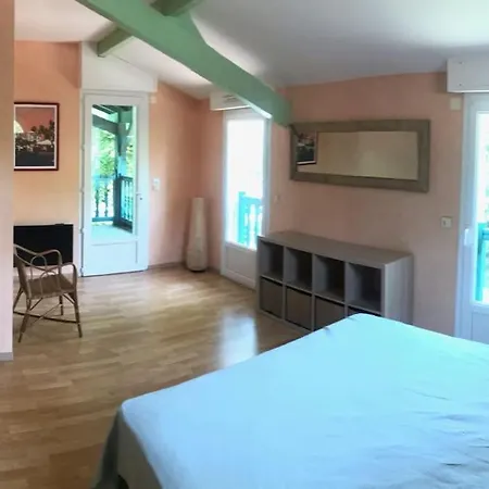 Belle Basque Avec Piscine Et Jardin De 3000m2