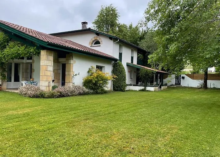 Belle Basque Avec Piscine Et Jardin De 3000m2 Villa *